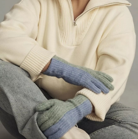 NWT Anthropologie Two-Tone Gloves Green Blue Winter Holiday Gift Soft - Picture 4 of 7